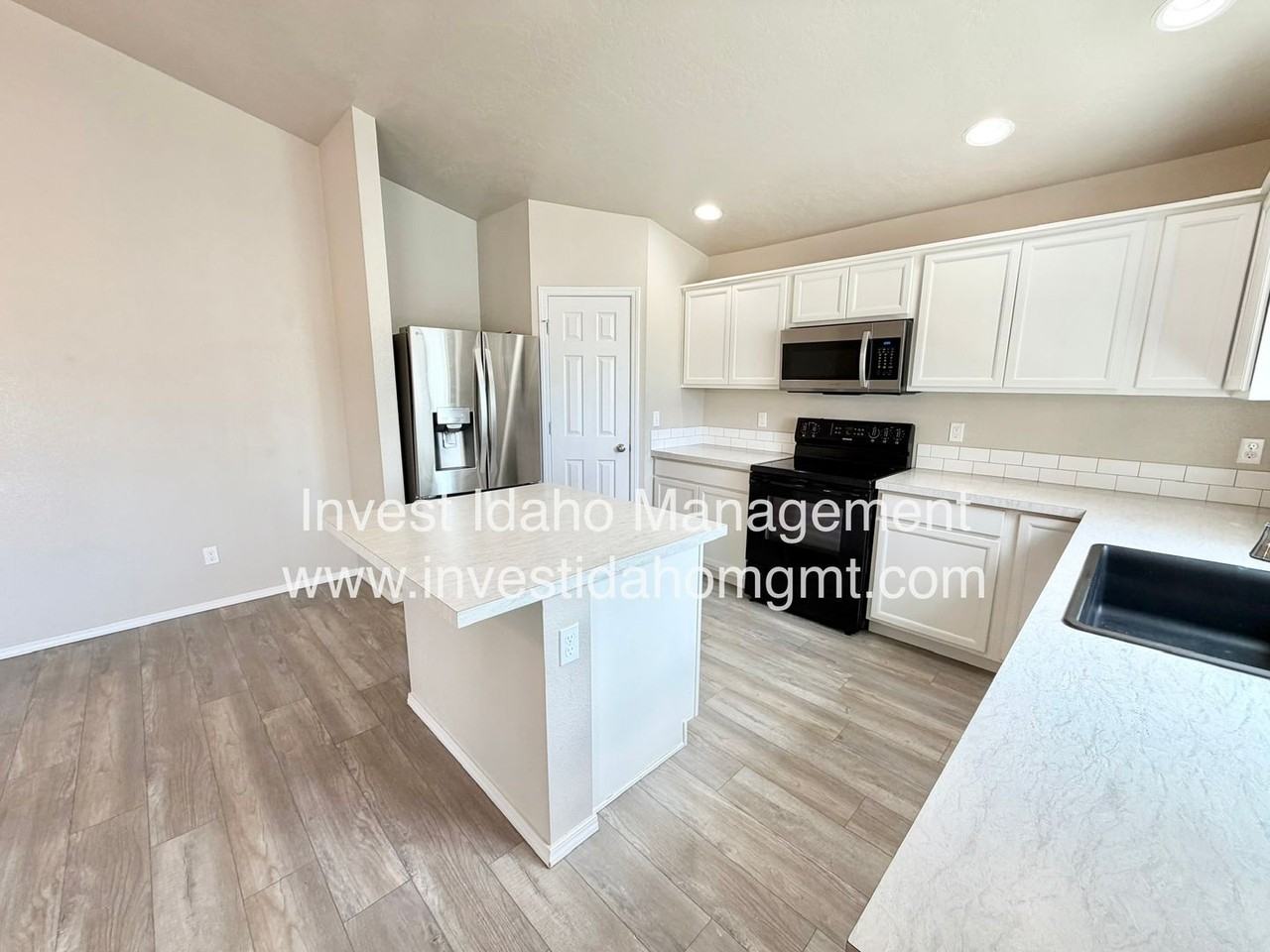 1441 W Sahara Dr - Photo 3 of 20