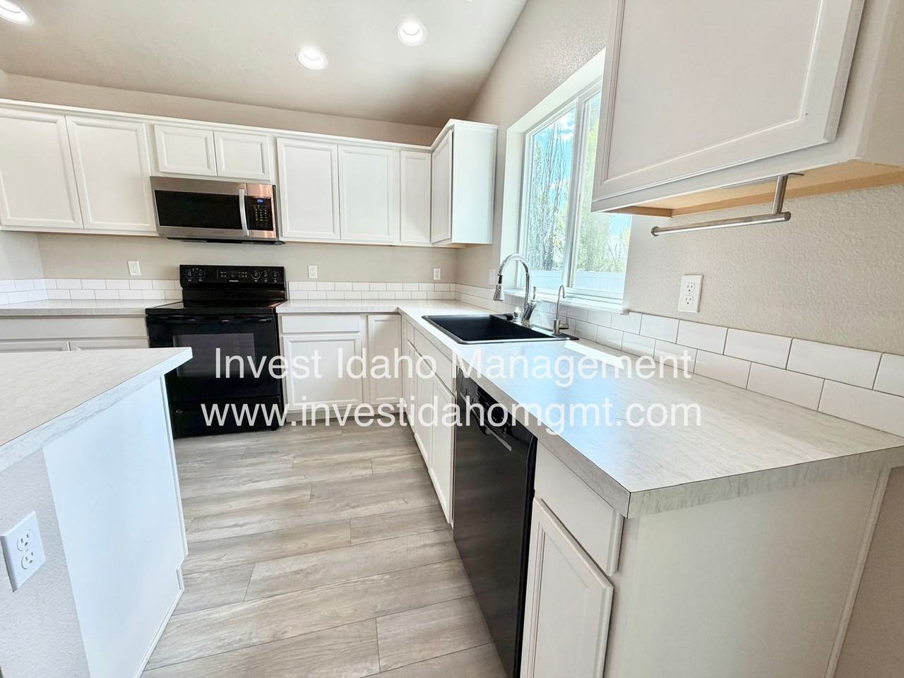 1441 W Sahara Dr - Photo 4 of 20