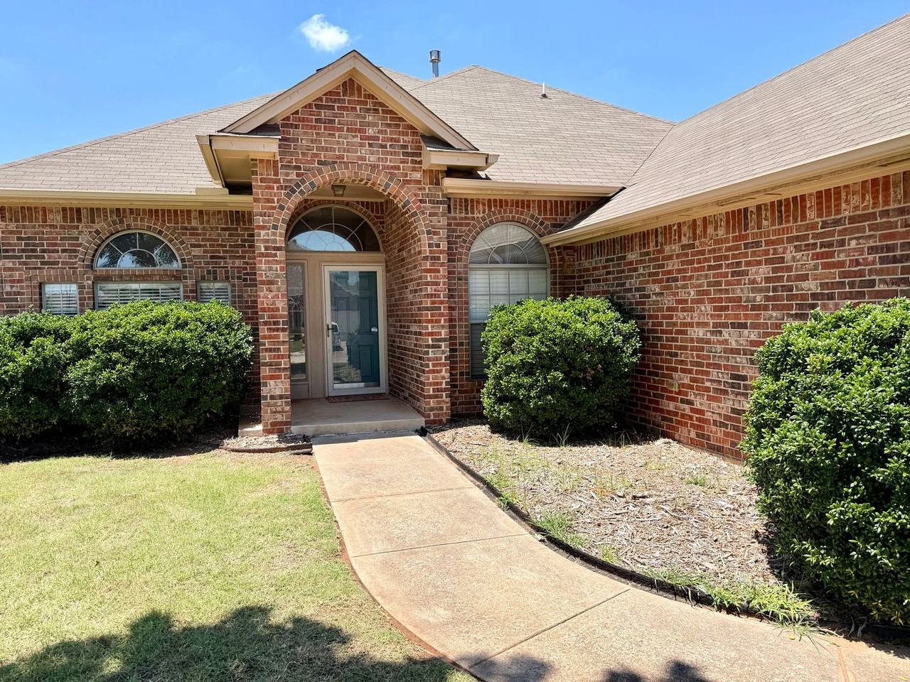 613 Oak Creek Dr - Photo 2 of 23