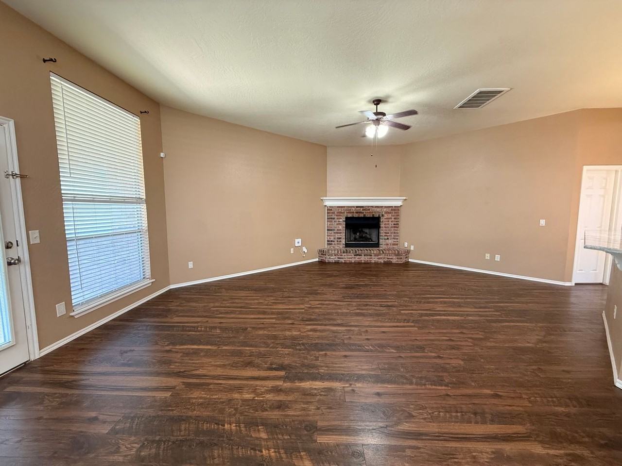 613 Oak Creek Dr - Photo 4 of 23