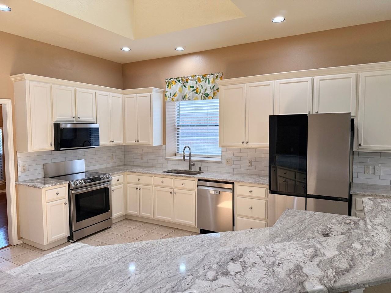 613 Oak Creek Dr - Photo 5 of 23