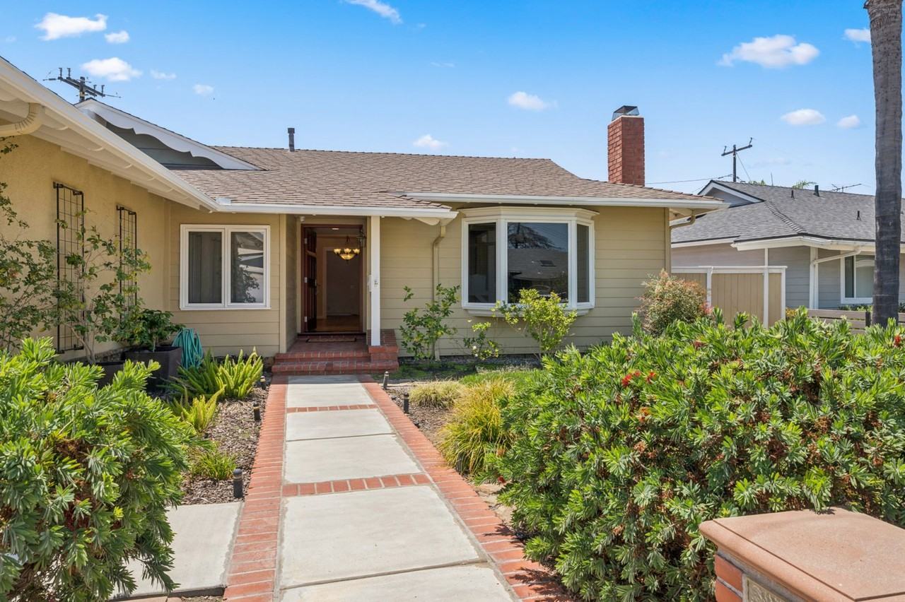 929 Junipero Dr - Photo 2 of 28