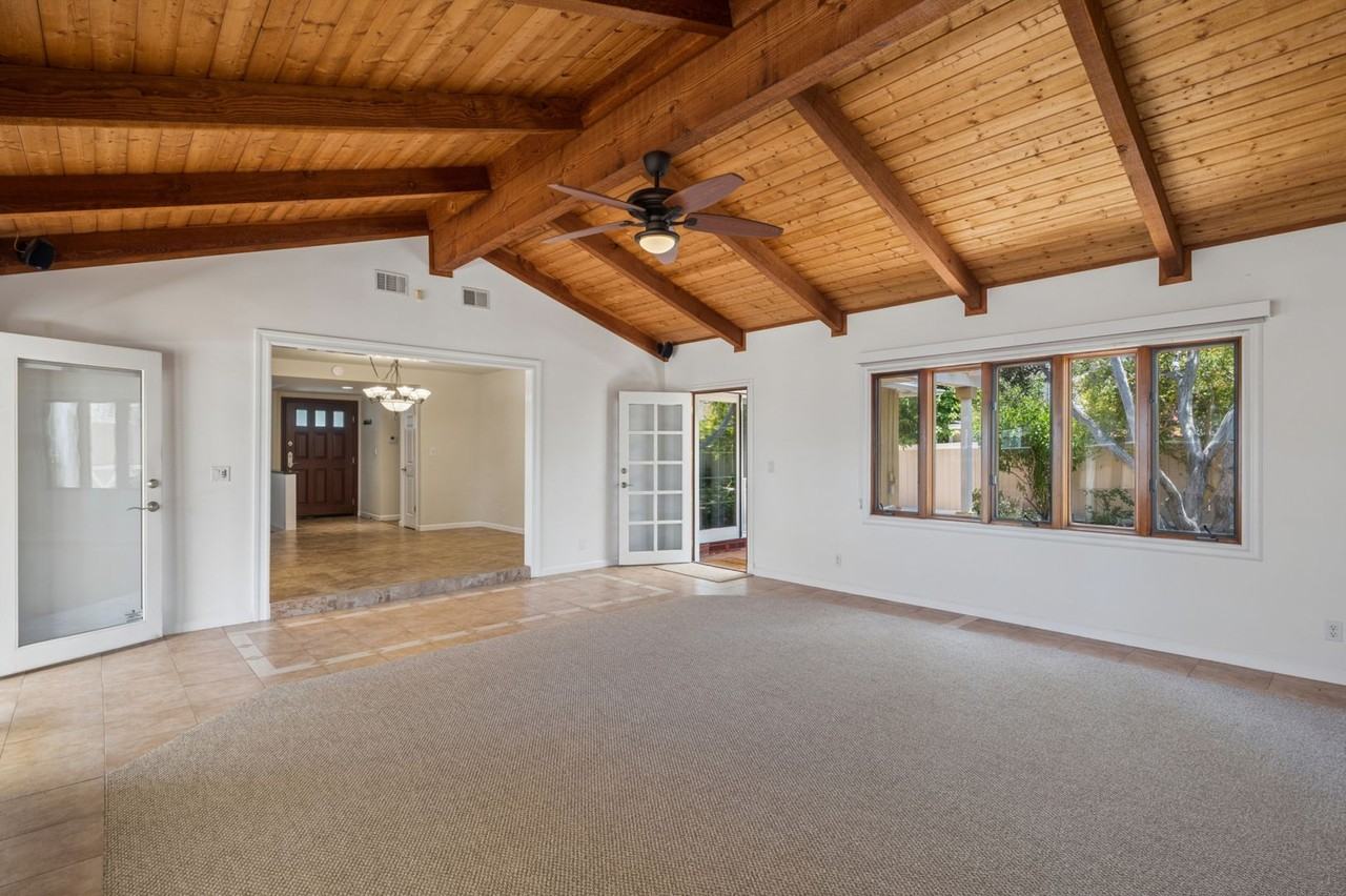 929 Junipero Dr - Photo 4 of 28