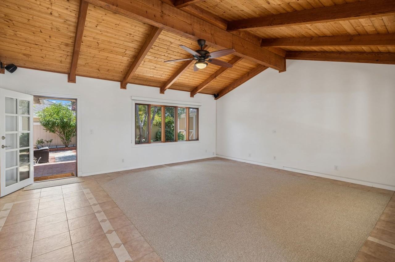 929 Junipero Dr - Photo 5 of 28