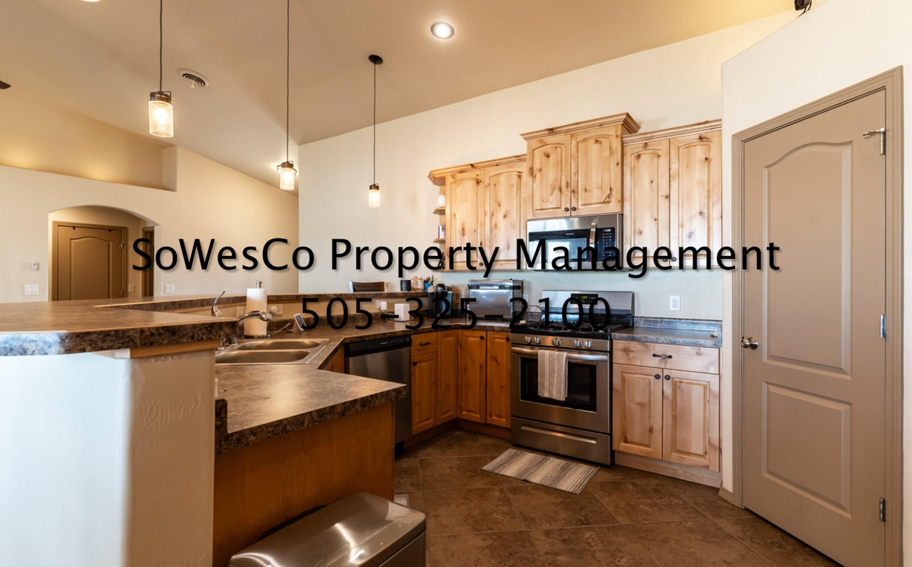 601 Sophia St - Photo 4 of 14