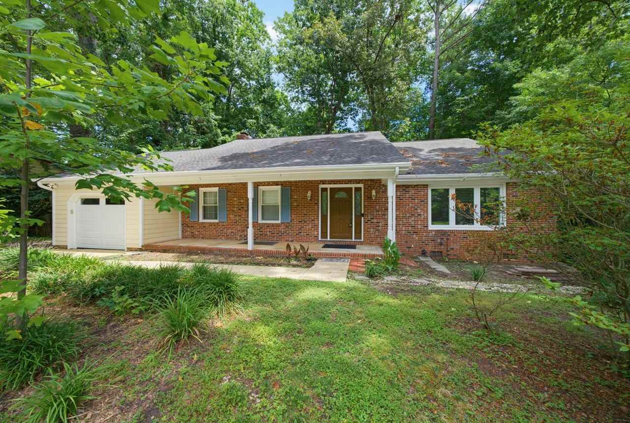 1003 Manchester Dr - Photo 3 of 27