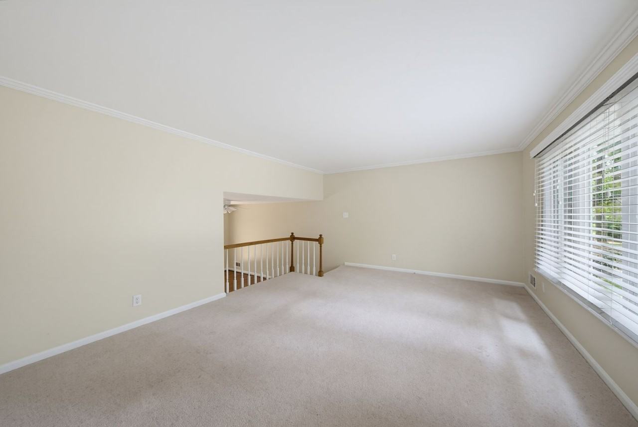 1003 Manchester Dr - Photo 4 of 27