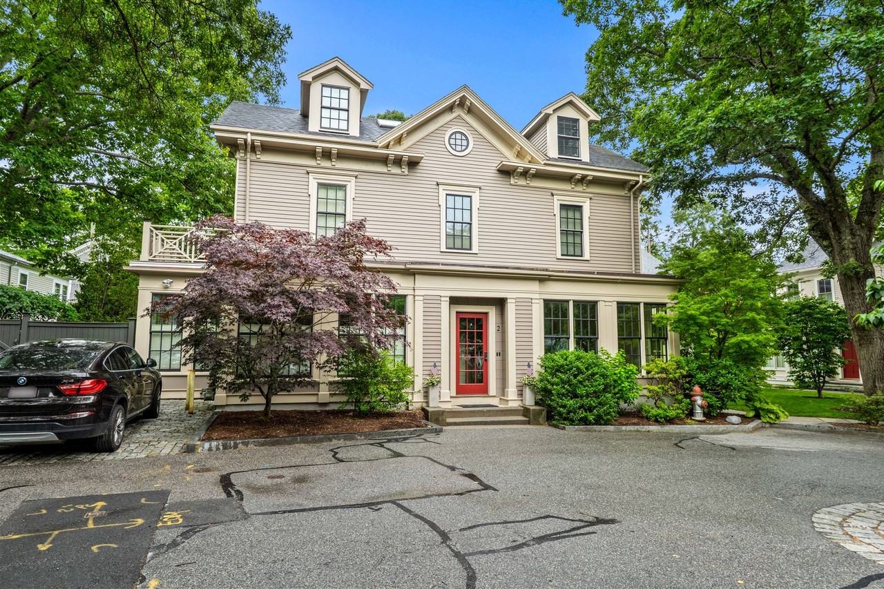 2 Brattle Cir - Photo 4 of 47