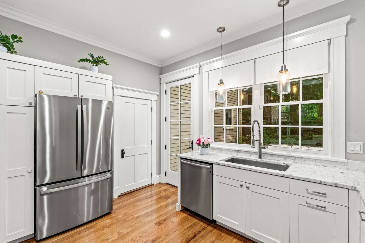 2 Brattle Cir - Photo 5 of 47