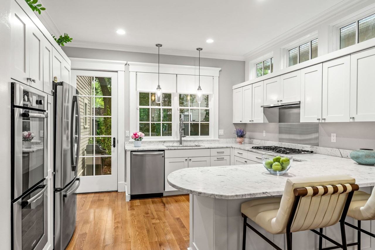 2 Brattle Cir - Photo 7 of 47