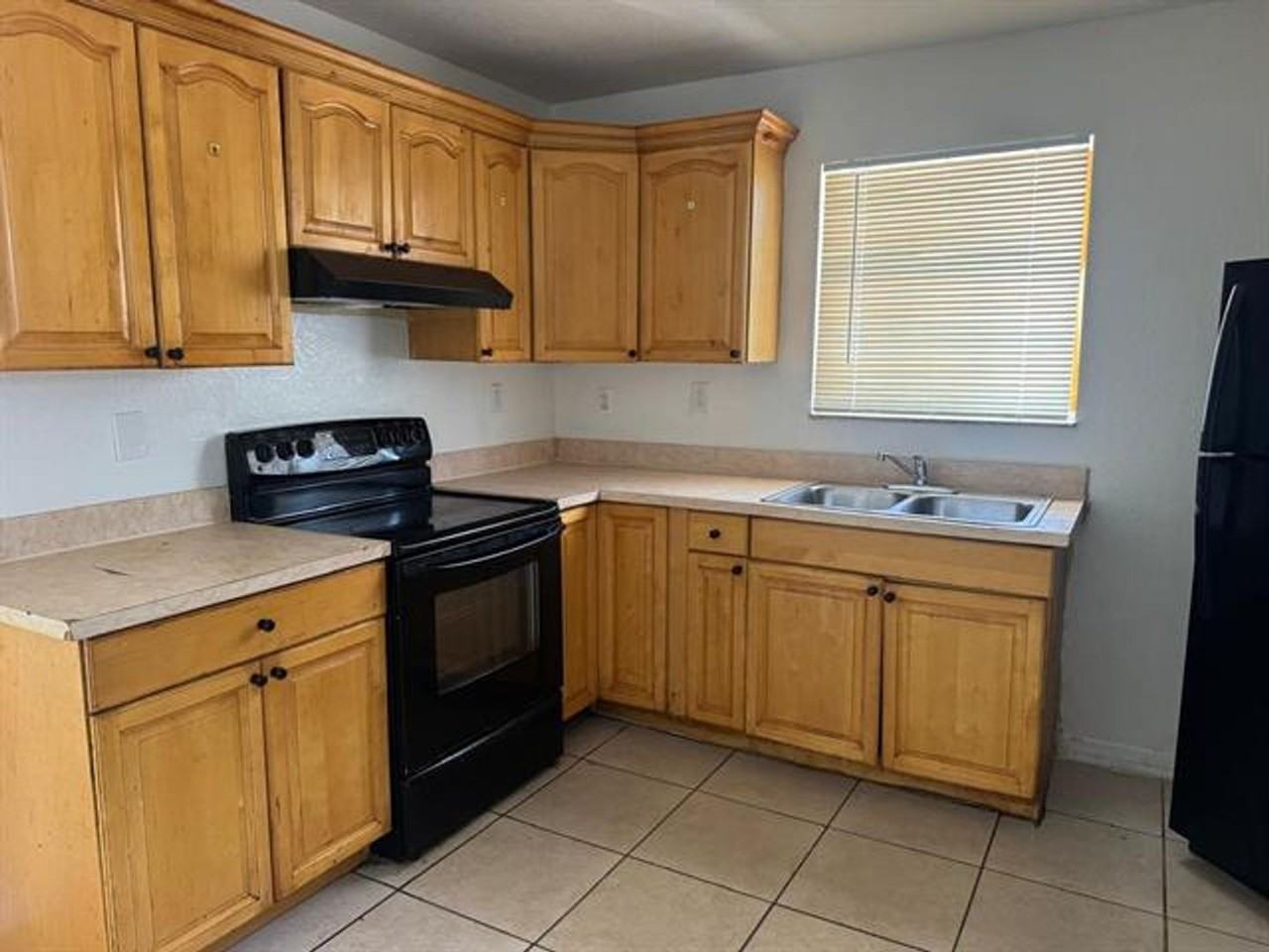 240 Nw 56th St - Photo 2 of 14