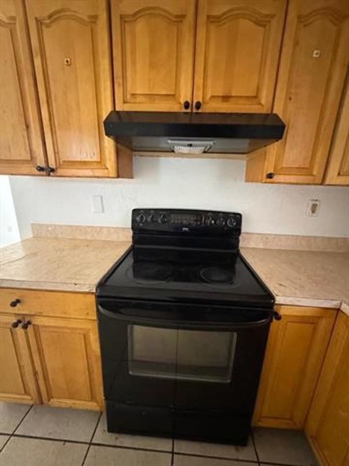 240 Nw 56th St - Photo 4 of 14