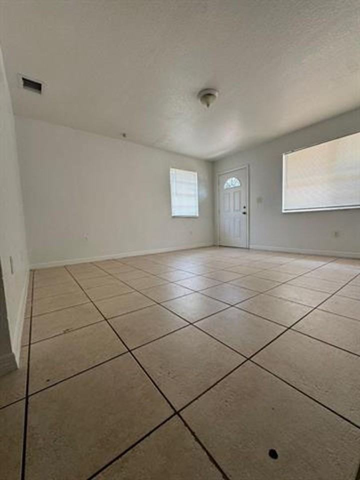 240 Nw 56th St - Photo 5 of 14