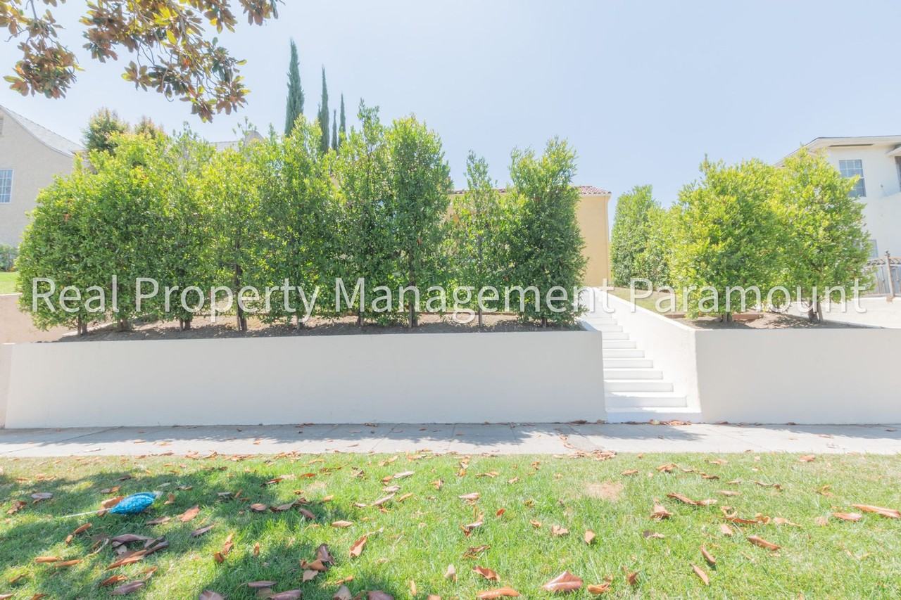 1867 S Redondo Blvd - Photo 4 of 50