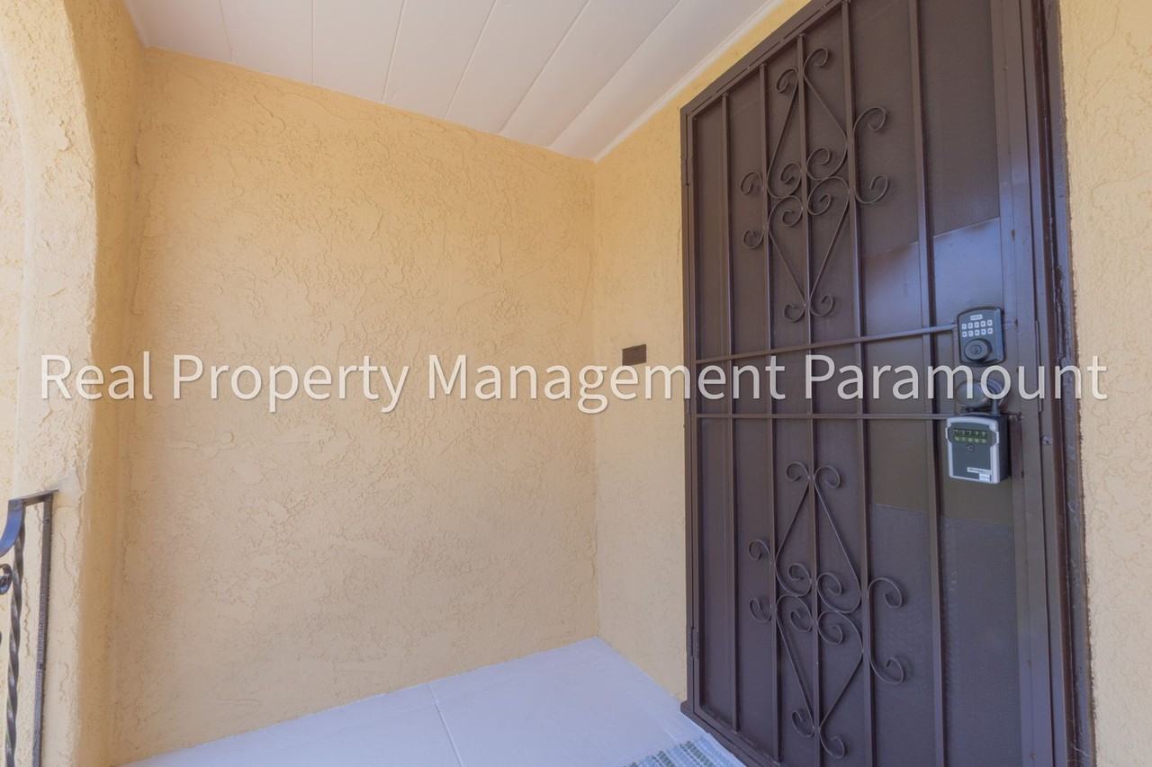 1867 S Redondo Blvd - Photo 5 of 50