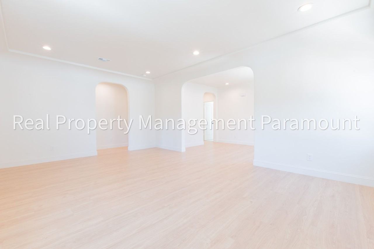 1867 S Redondo Blvd - Photo 7 of 50