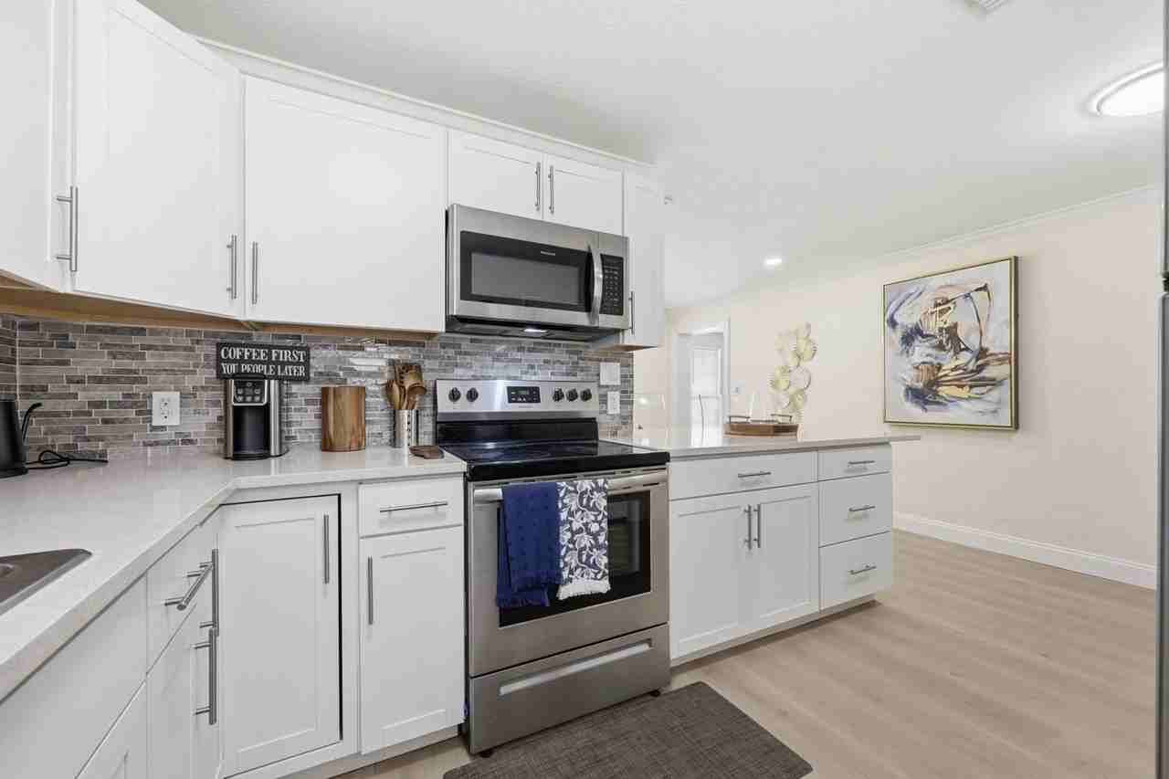 9565 Carbondale Dr W - Photo 5 of 16