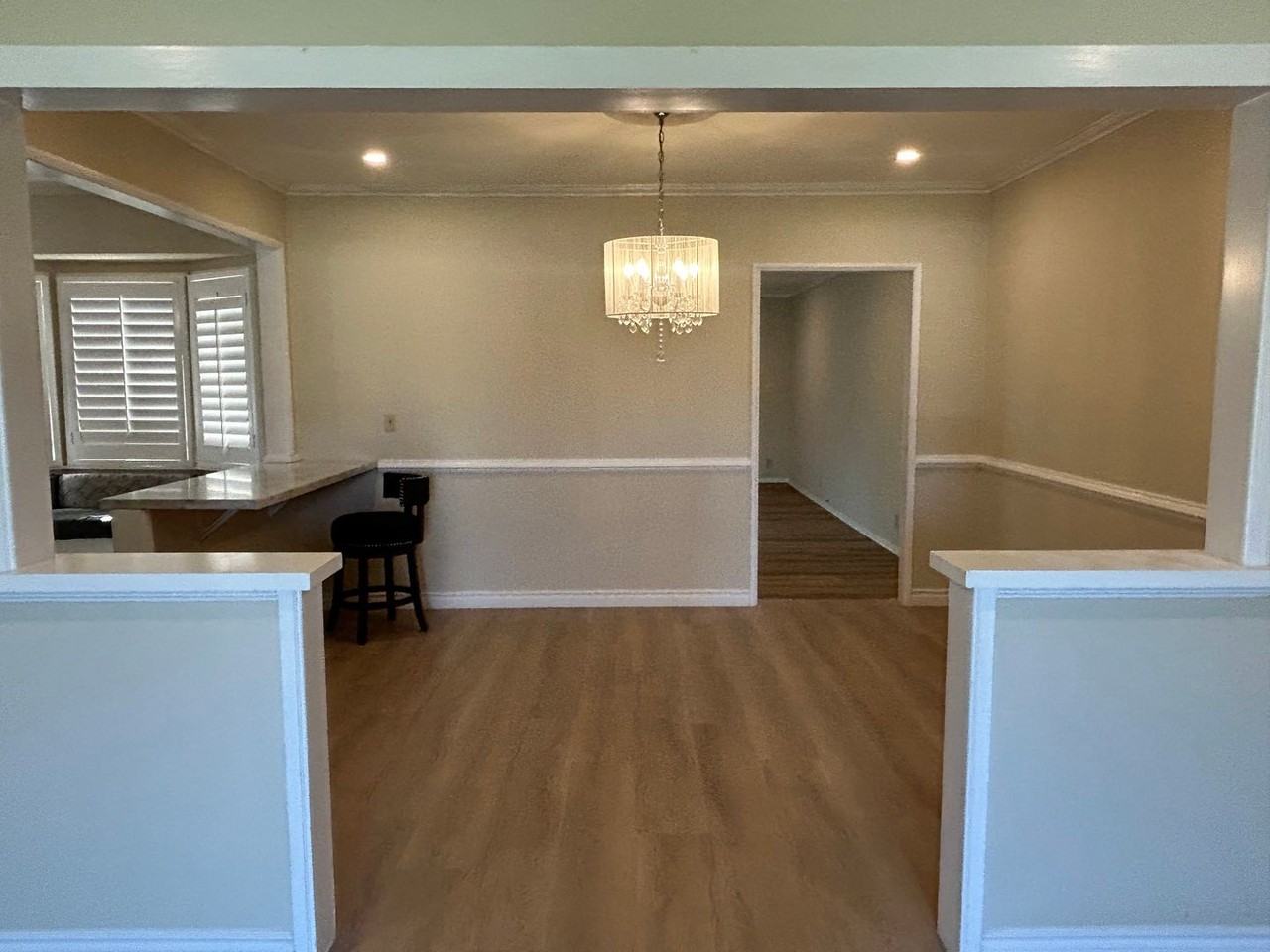 827 Hugo Reid Dr - Photo 3 of 17
