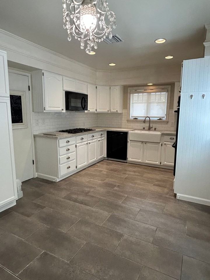 827 Hugo Reid Dr - Photo 5 of 17