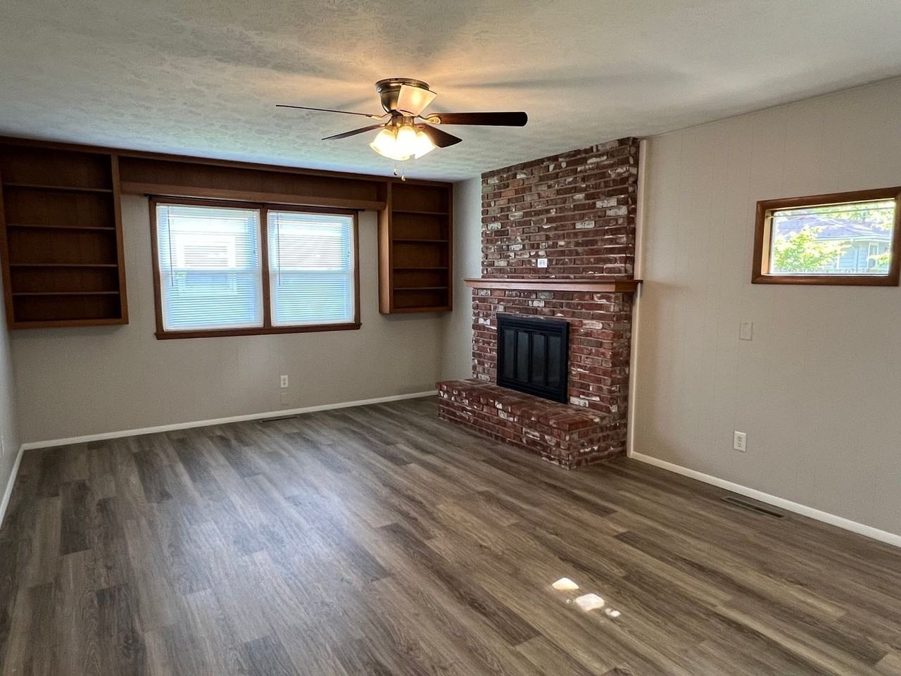 2430 S Kickapoo Ave - Photo 3 of 16
