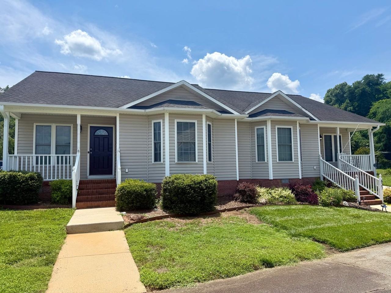 625 Apple St - Photo 2 of 24