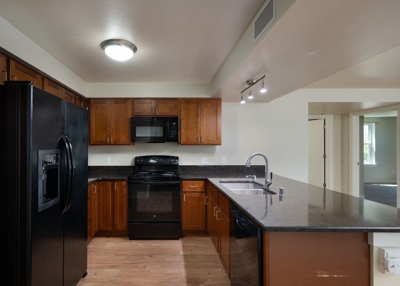 210 S Cottonwood Rd #208 - Photo 6 of 50