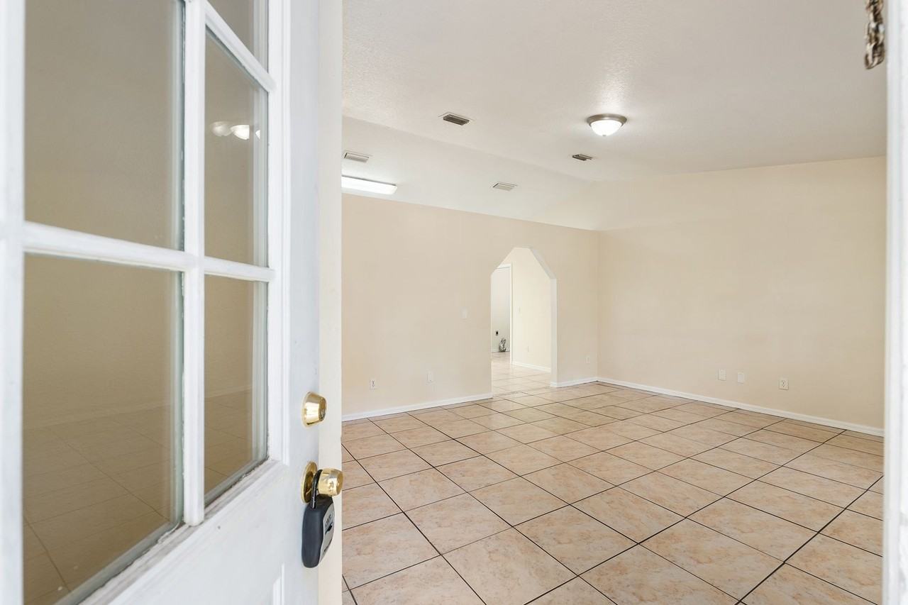4329 Nw 155th St - Photo 7 of 15