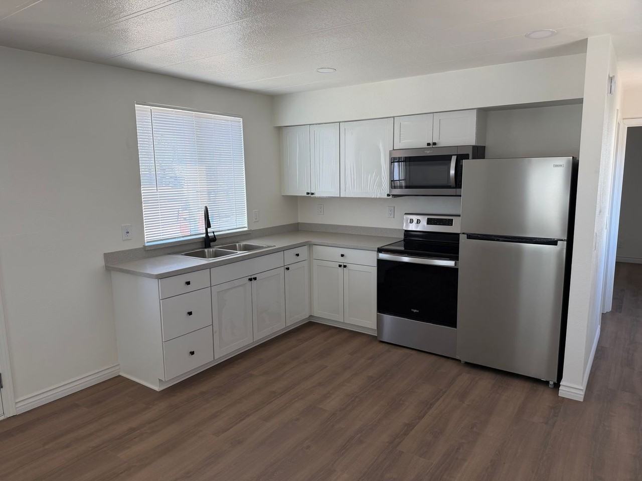 24955 Redlands Blvd - Photo 4 of 11