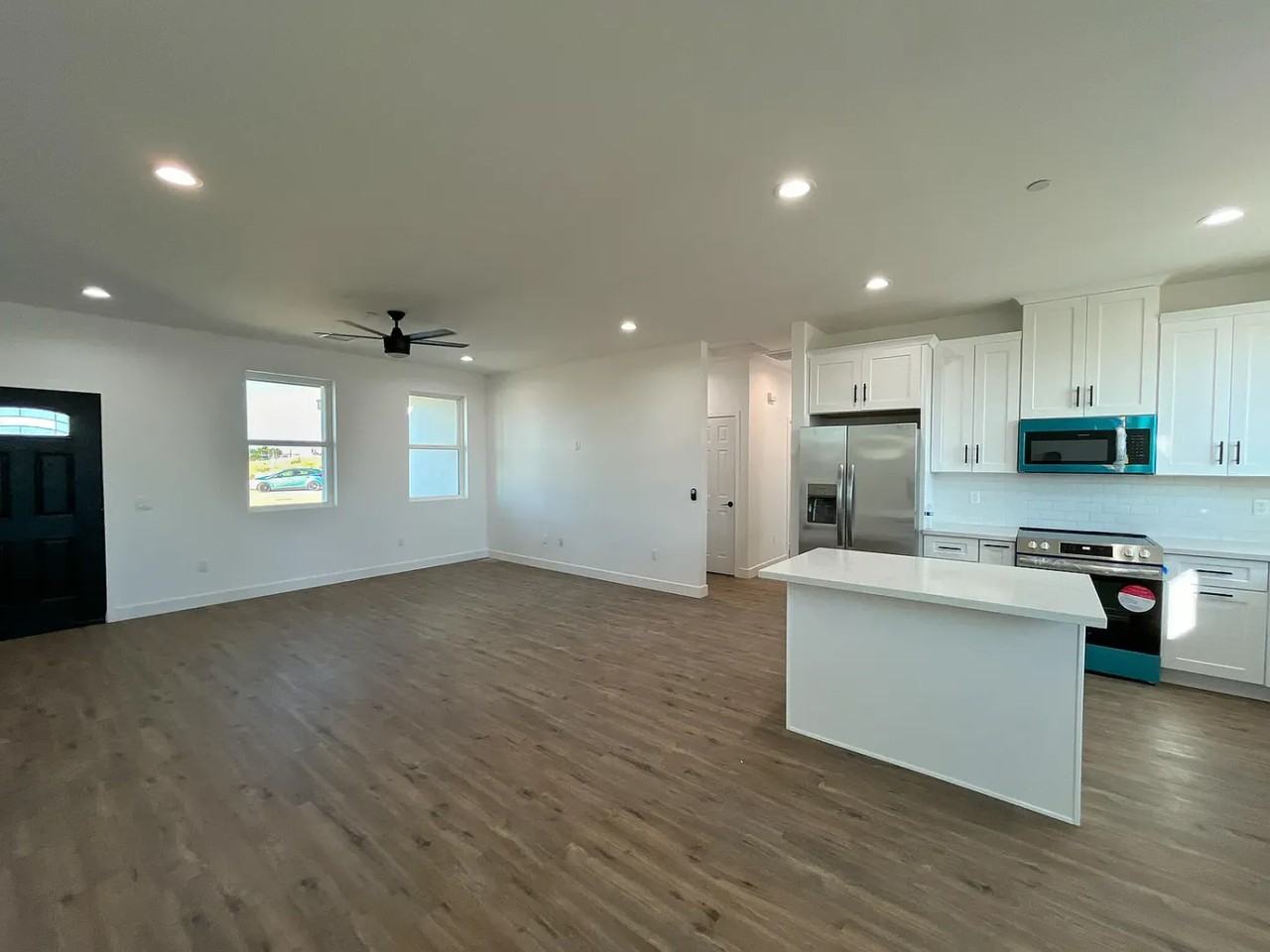 8109 Underwood Ave - Photo 2 of 10