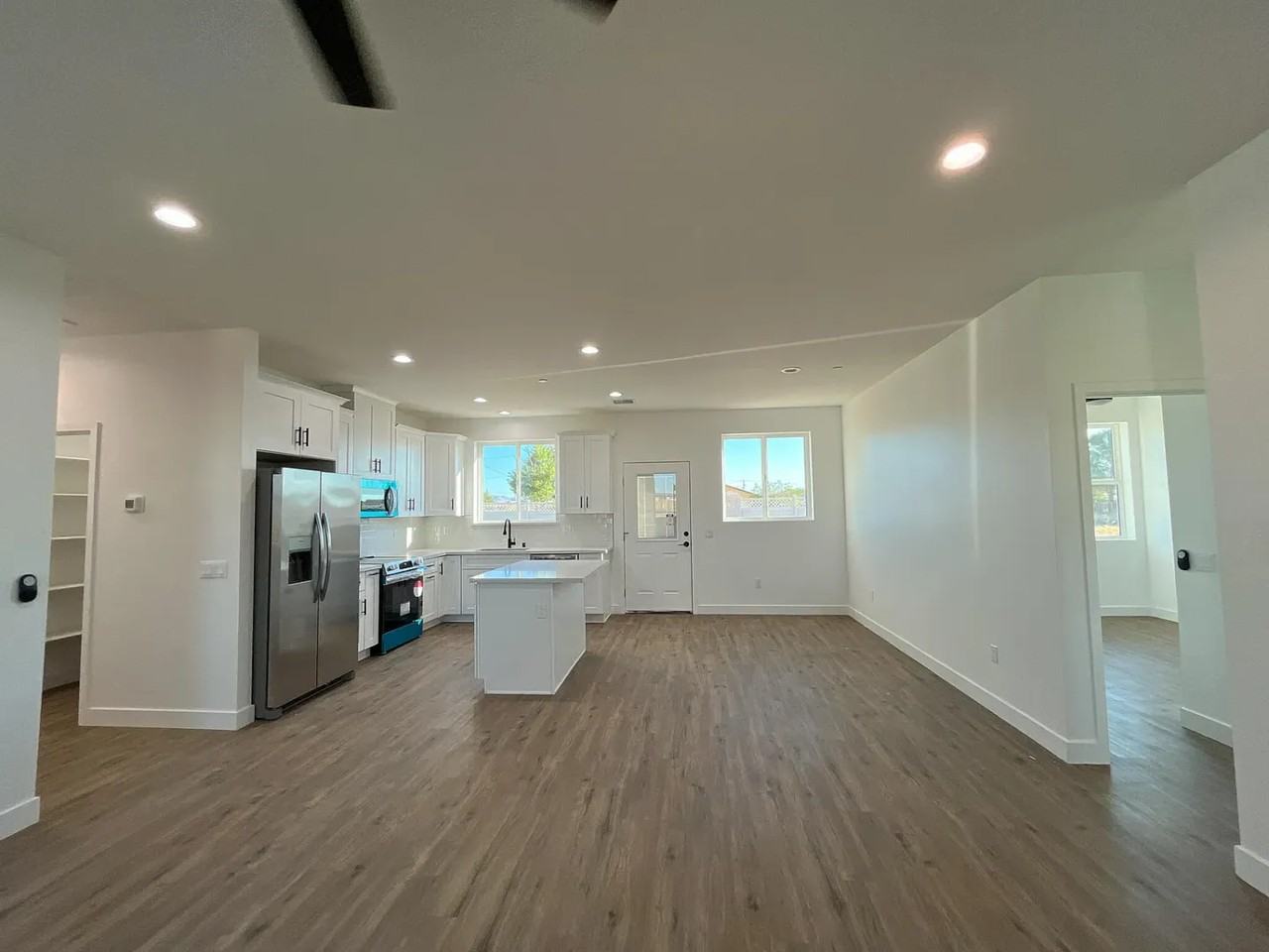 8109 Underwood Ave - Photo 4 of 10