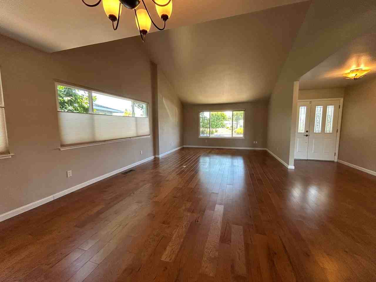 329 Oak Leaf Cir - Photo 5 of 30
