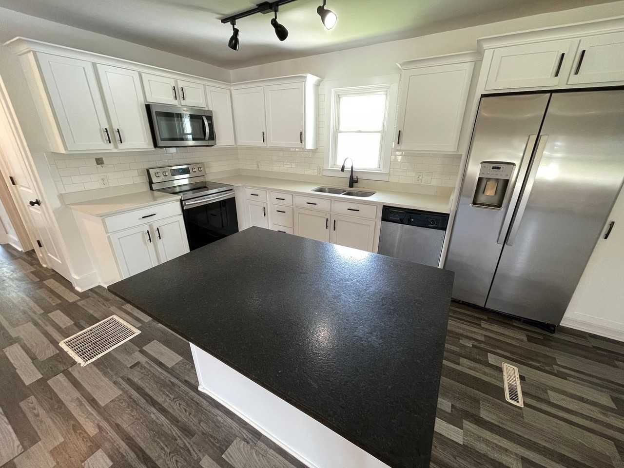 130 Rockbridge Rd - Photo 3 of 27