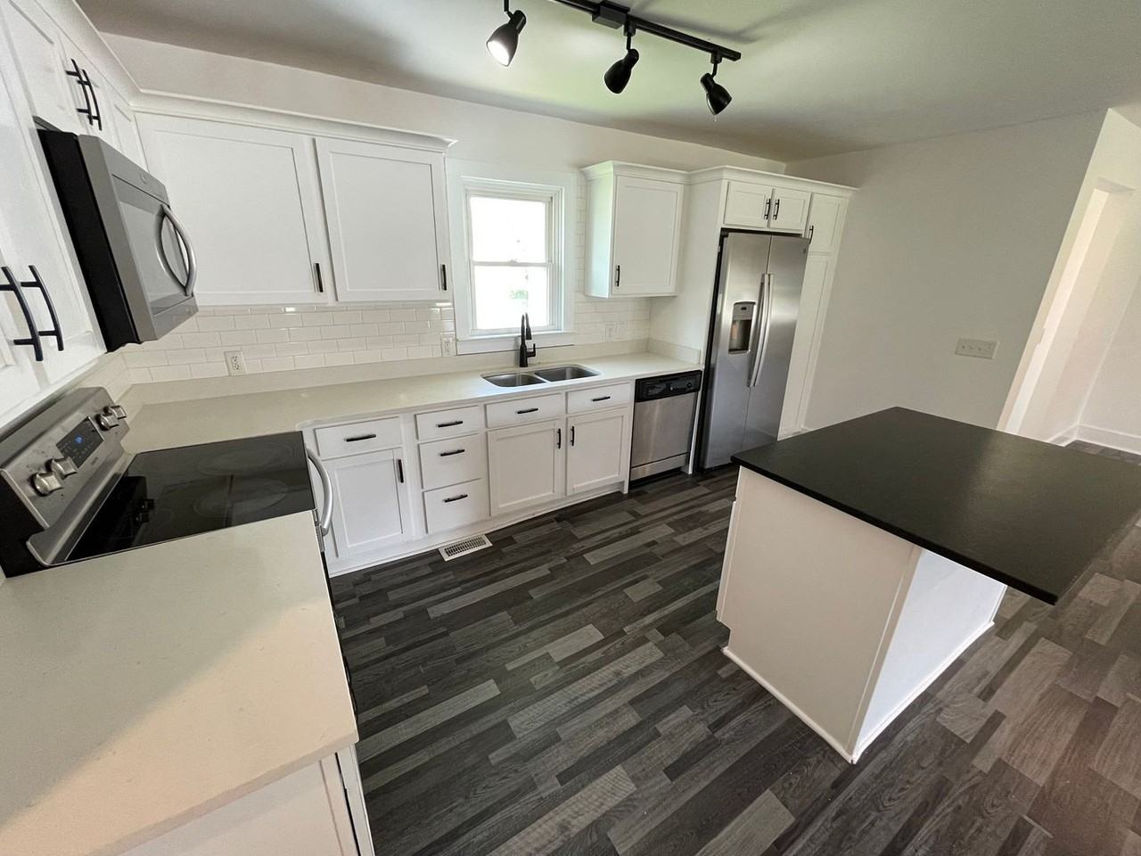 130 Rockbridge Rd - Photo 4 of 27