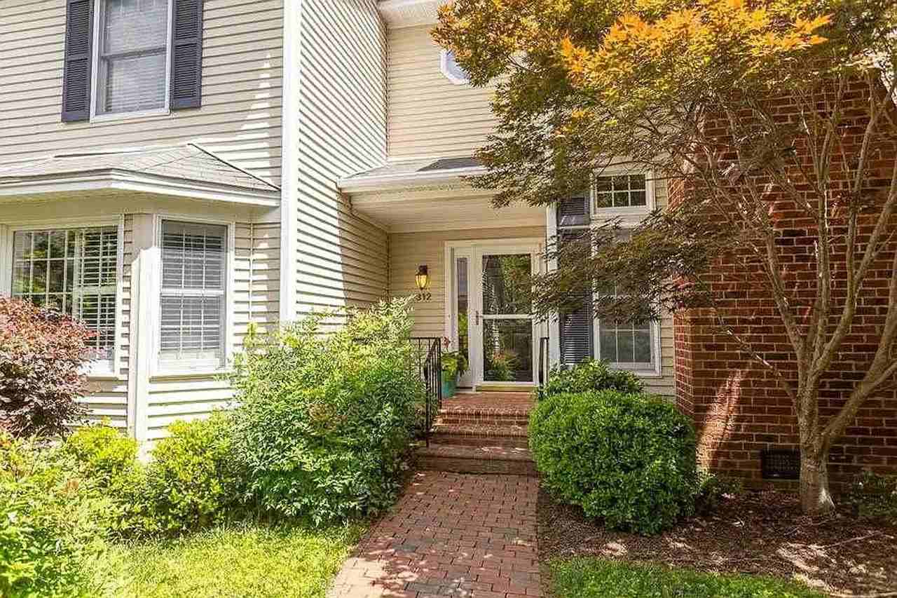 312 Baneberry Close - Photo 2 of 21