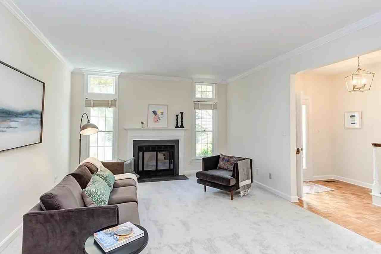312 Baneberry Close - Photo 4 of 21