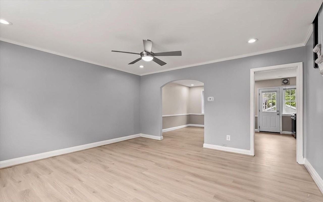 8 Enjay Ave - Photo 5 of 50