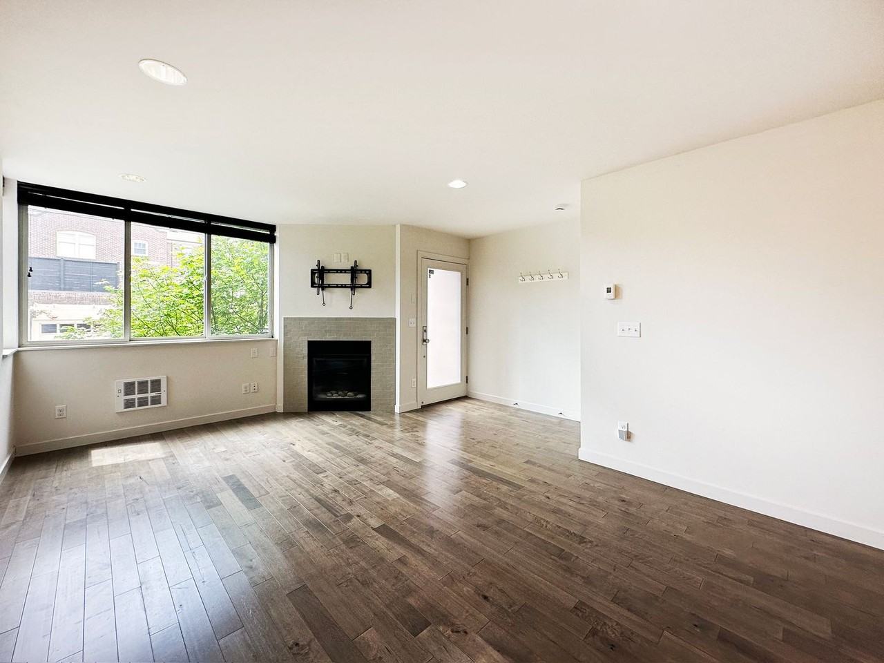 4812 Linden Ave N - Photo 3 of 12