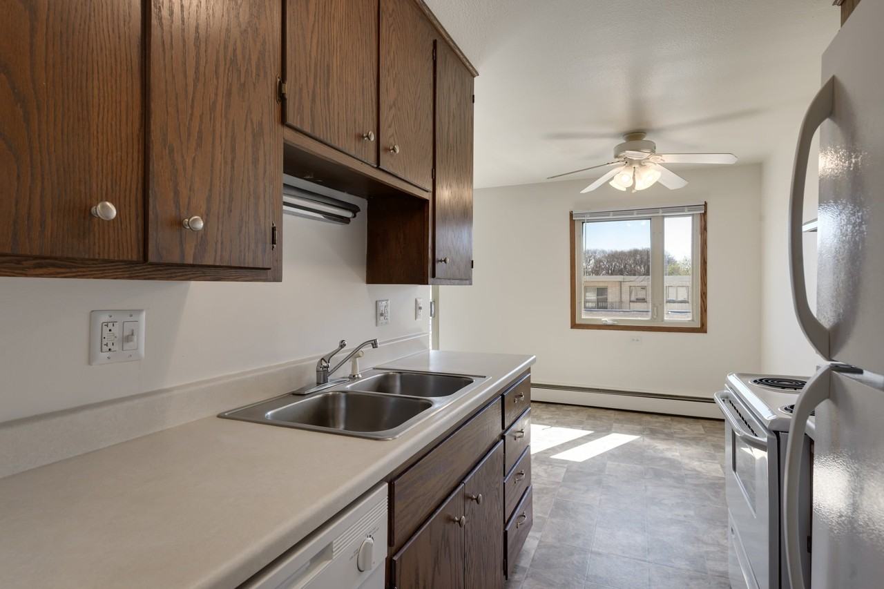 Hamline Terrace - Photo 3 of 19
