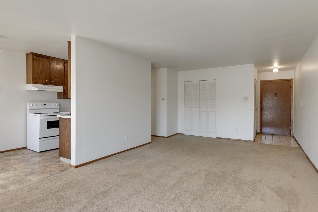 Hamline Terrace - Photo 5 of 19
