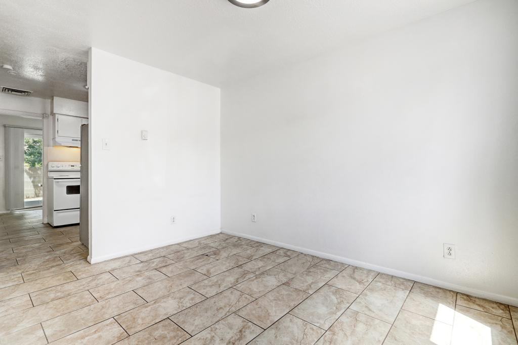 195 Monte Alto Pl Ne Apt B - Photo 2 of 17