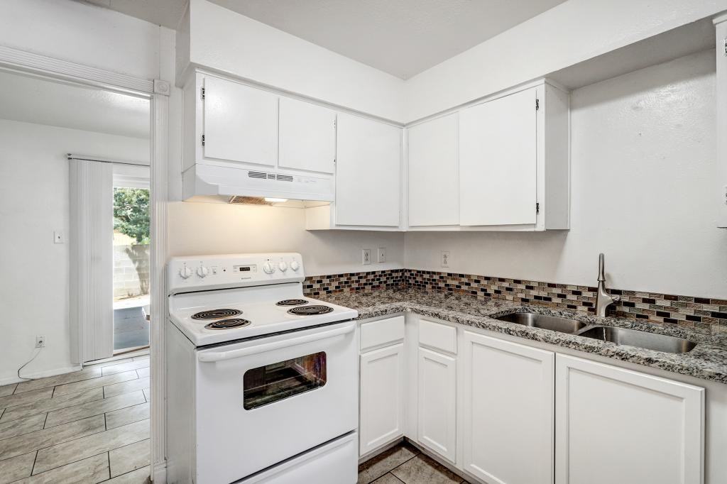 195 Monte Alto Pl Ne Apt B - Photo 3 of 17