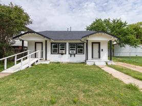 1824 Collins Ave - Photo 1 of 1