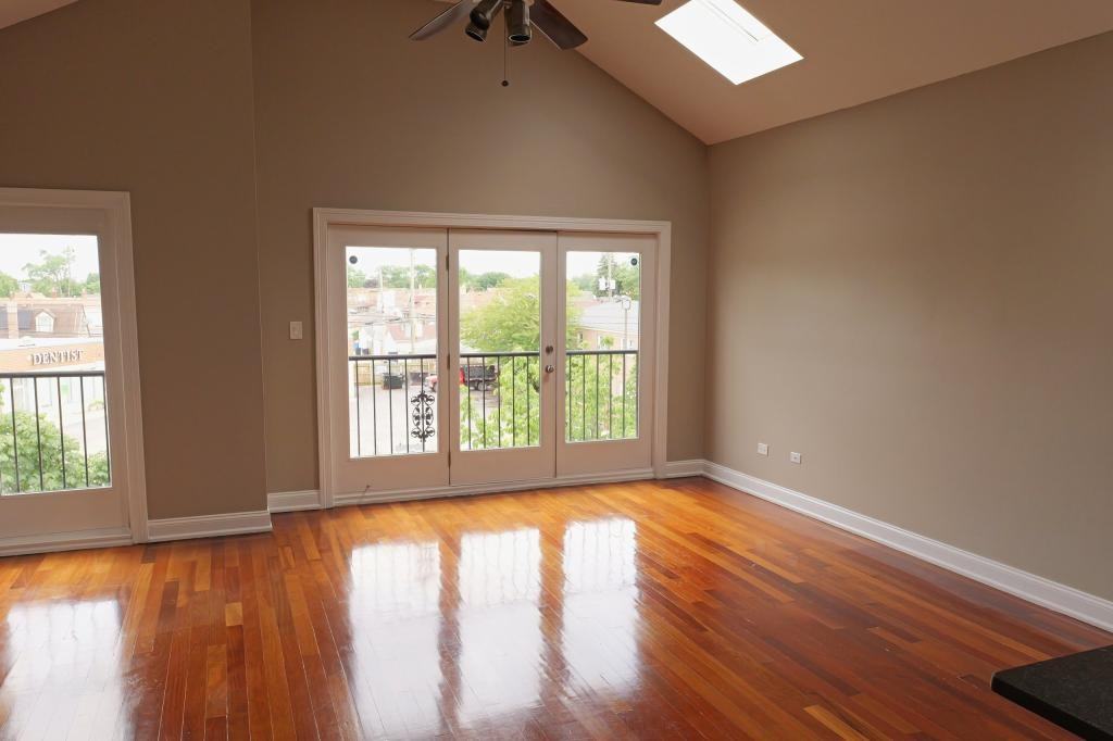 4644 W 63rd St ##3 - Photo 3 of 9