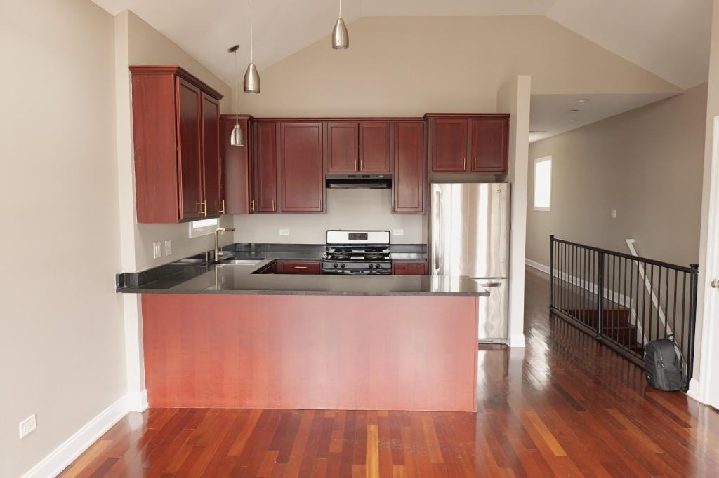 4644 W 63rd St ##3 - Photo 6 of 9