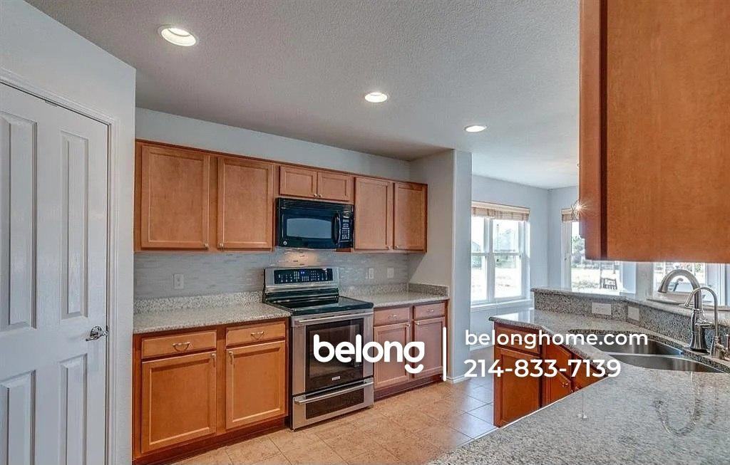 15833 Coyote Hill Dr - Photo 4 of 18