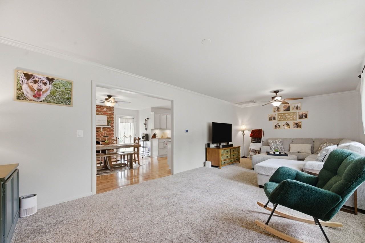 6521 Farmview East Lane - Photo 4 of 23