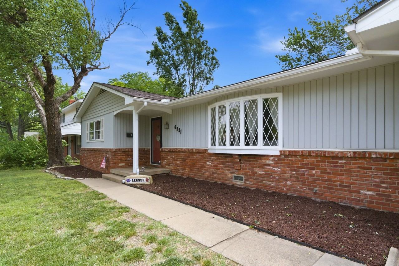 6521 Farmview East Lane - Photo 3 of 23