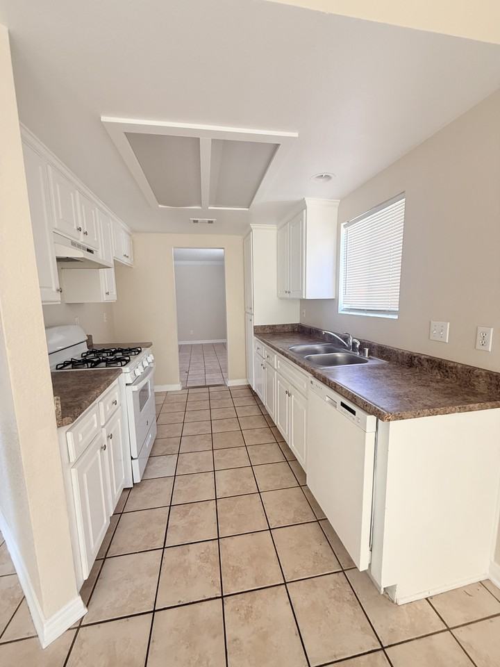 461 Westminster Place #B - Photo 6 of 12