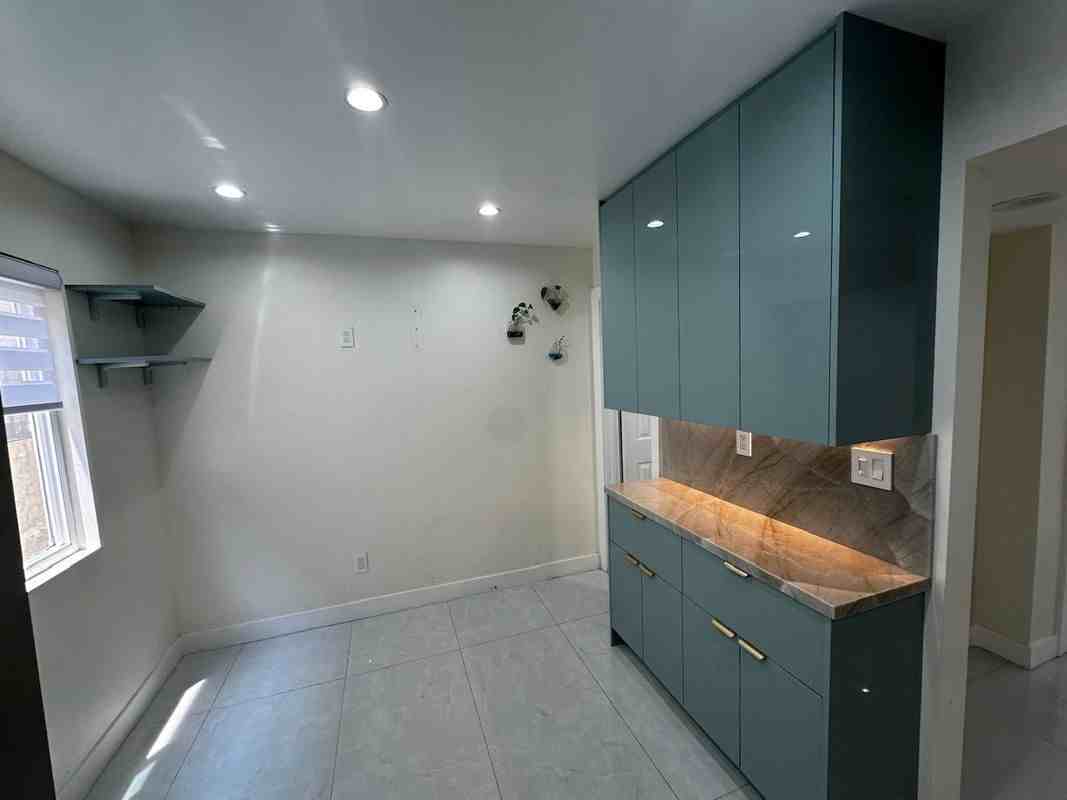 7432 Hazeltine Ave ##7 - Photo 7 of 27