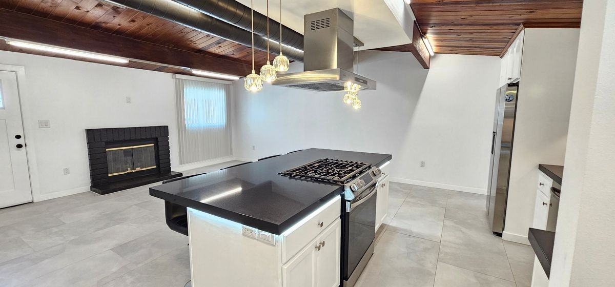 14926 Mayall St - Photo 5 of 23